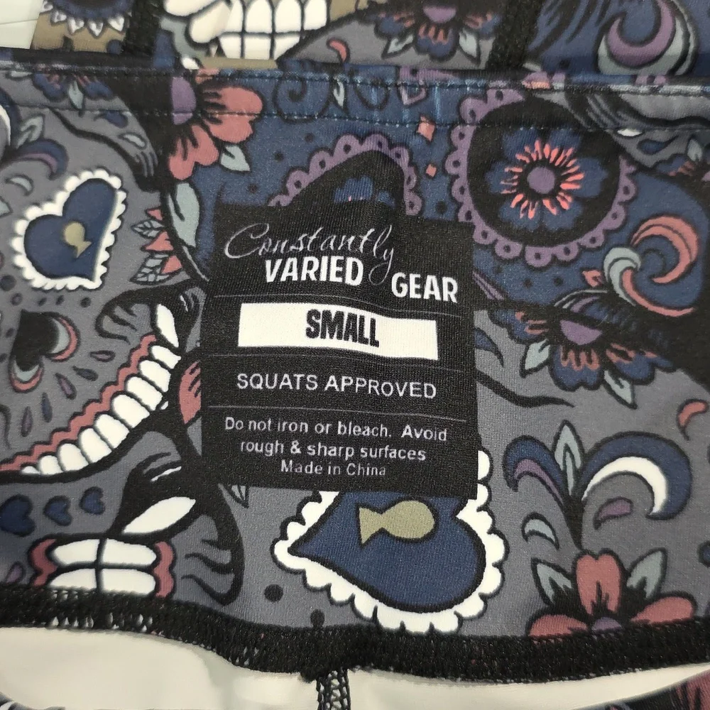 CVG Midnight Skull Capri leggings sz S - Picture 2 of 6